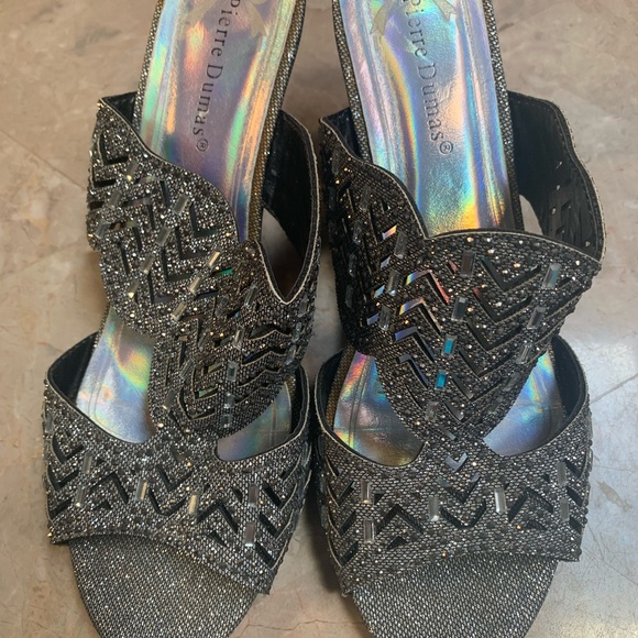 Womans dress shoes worn once beautifully detailed - Picture 2 of 4